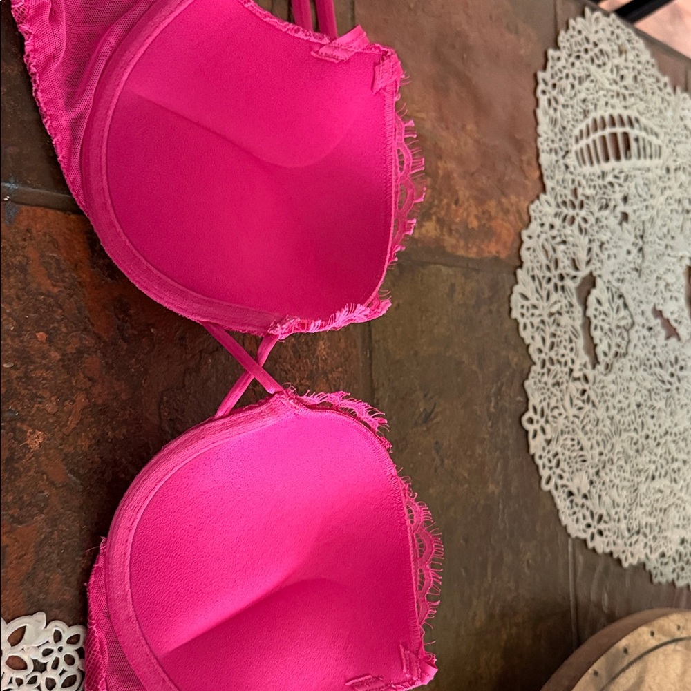 Victoria's Secret bombshell 36b Bright Pink Lace Push-Up Bra - Picture 2 of 3